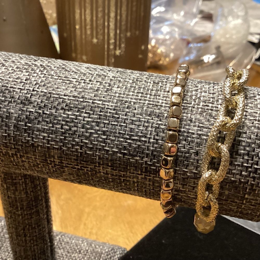 Another Great Set of 2 Stretchable Bracelets. - Picture 5 of 12